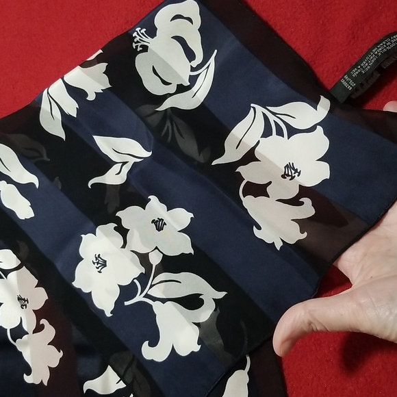 ALLEN TRACY 100% SILK SCARF - Picture 9 of 14